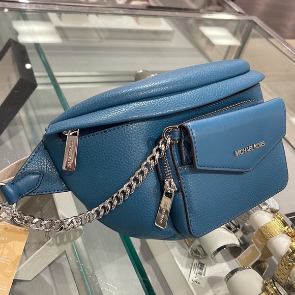 MICHAEL KORS
Maisie Large Pebbled Leather 2-in-1 Sling Pack
Teal
NWT - Picture 2 of 16